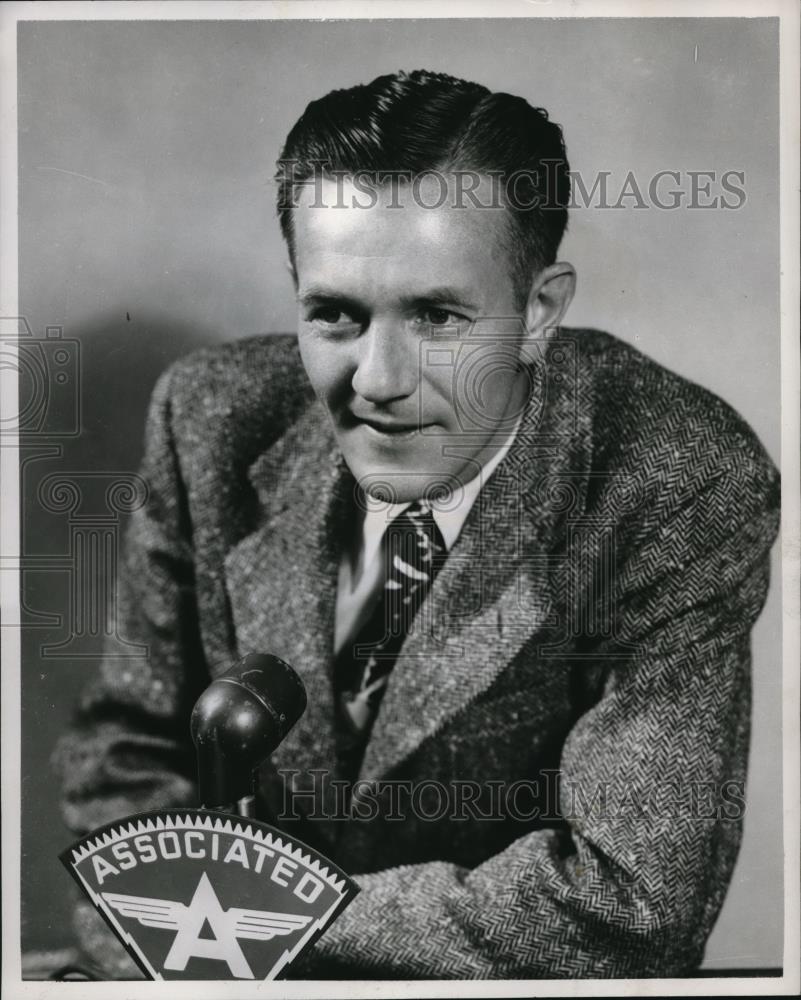 1949 Press Photo Carroll Hansen football broadcaster - orp19523 - Historic Images