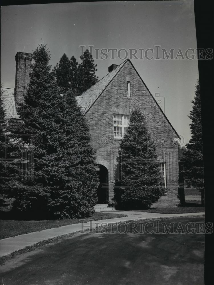 1936 Press Photo Office entrance administration bldg Hutton Settlement - Historic Images