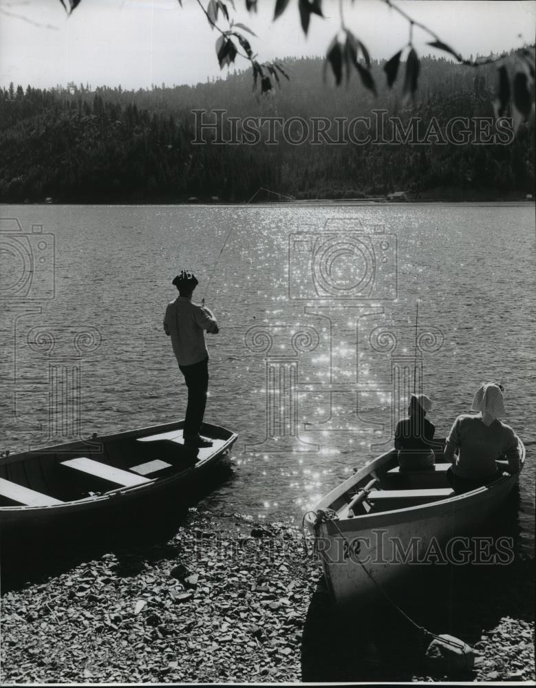 1957 Press Photo Family fishing at Deer Lake near Spokane - spx10515 - Historic Images