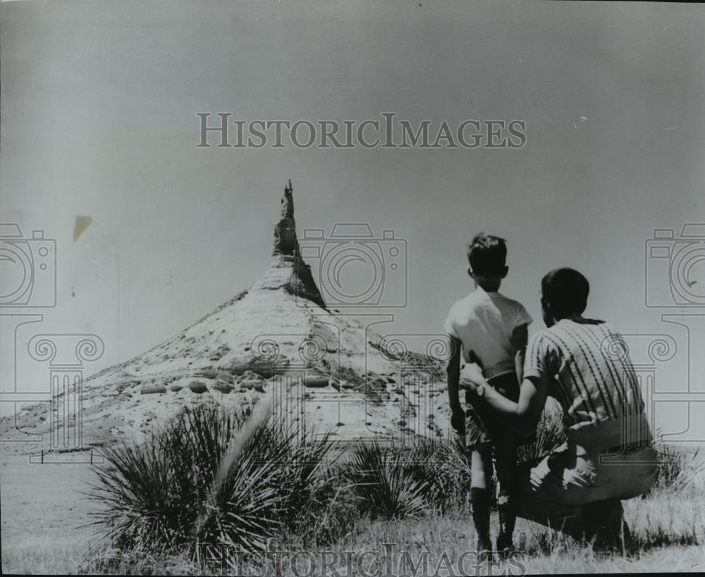 1964 Press Photo Chimney Rock famed guidepost along the Old Oregon Trail - Historic Images