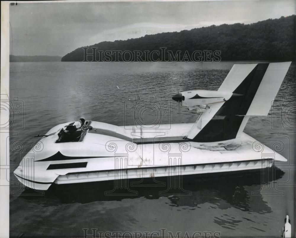 1961 Press Photo Air boat designed by Carl Wieland floats on Ohio River - Historic Images