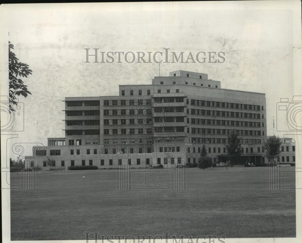 Press Photo Veterans Hospital - spx11331 - Historic Images