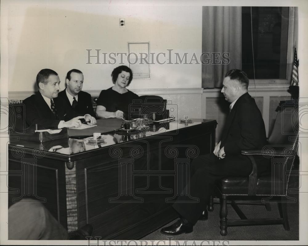 1939 Press Photo New York City Treasurer A. Portfolio questions C. Koehler NYC - Historic Images