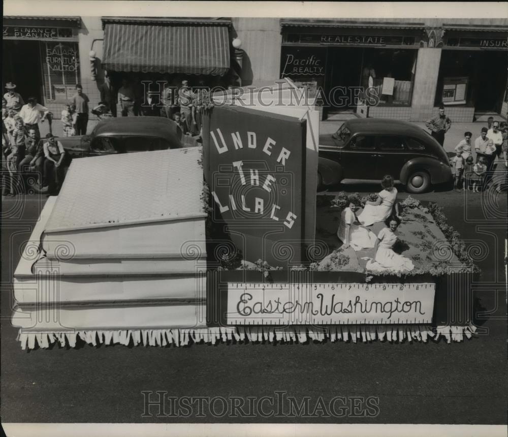 1949 Press Photo Lilac Festival, Eastern Washington Float - spx11493 - Historic Images