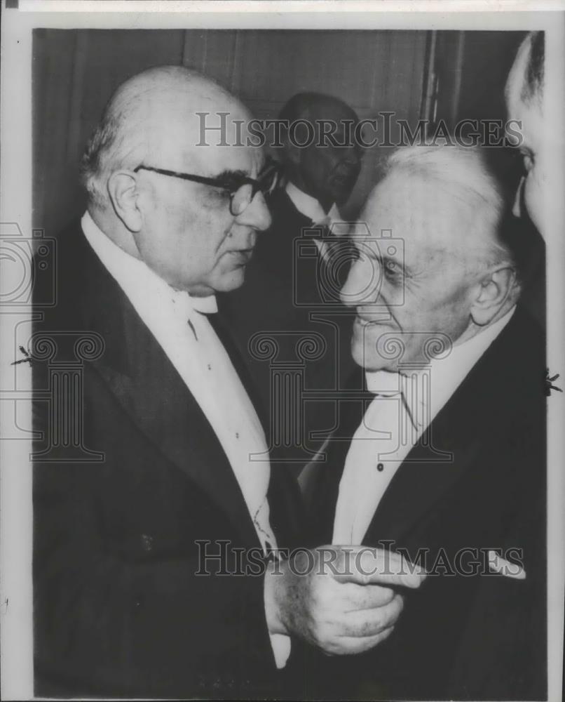 1963 Press Photo Nobel Prize winner Giorgios Seferis with Par Lagervist - Historic Images