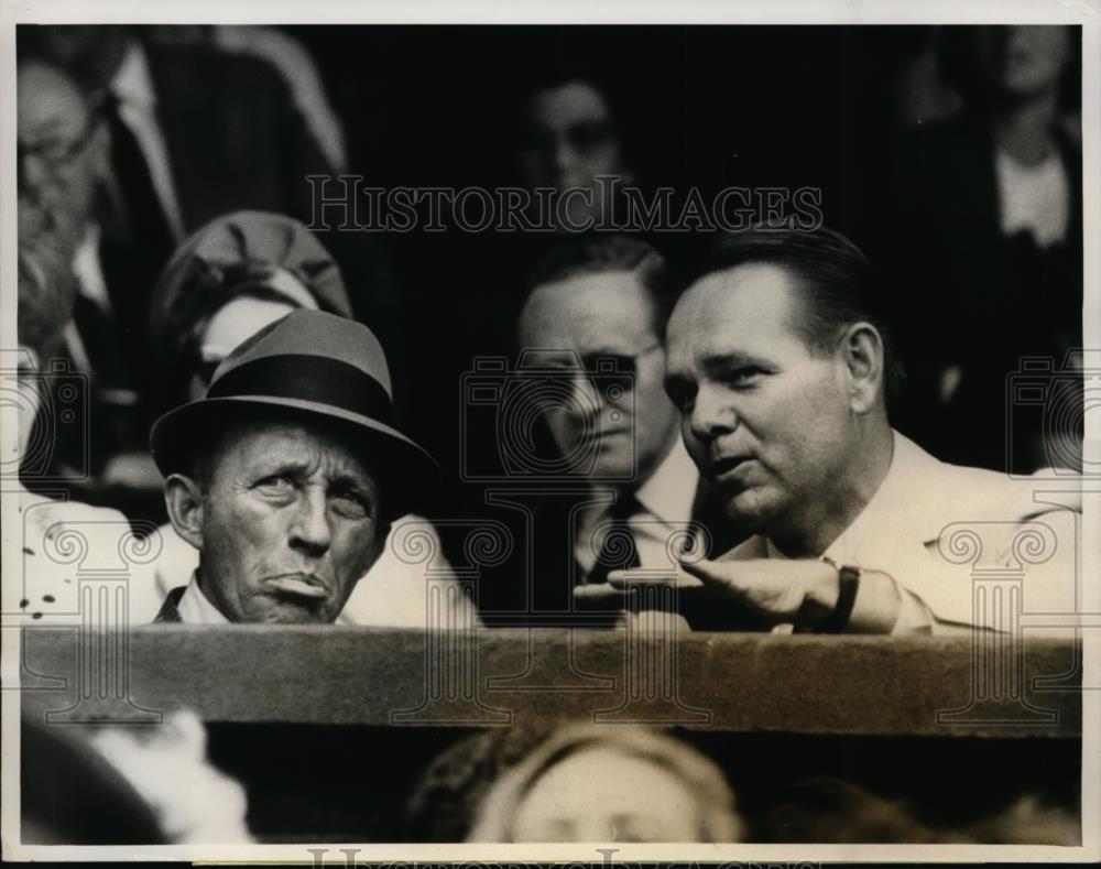 1965 Press Photo Singer Bing Crosby &amp; tennis champ Jack Kramer at Wimbledon - Historic Images