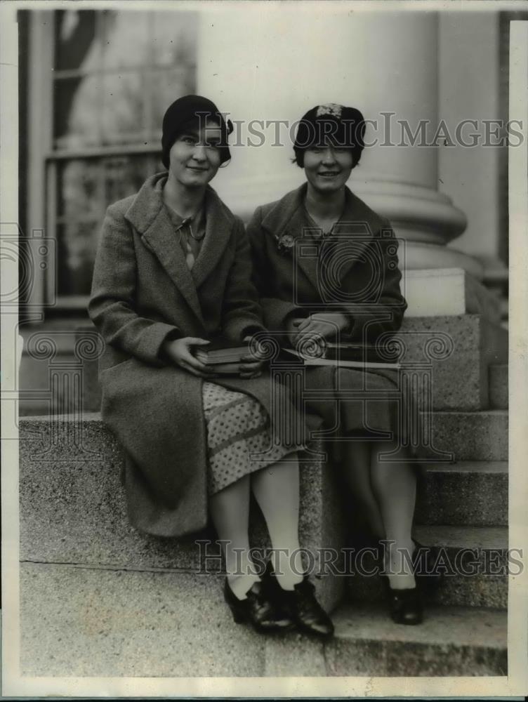 1928 Press Photo Mary and Marthe Sherman twin sister at Radcliffe College, Mass. - Historic Images