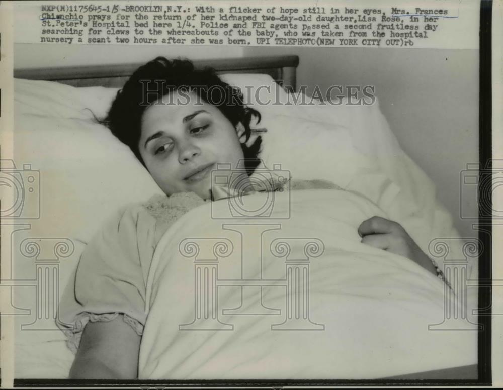 1959 Press Photo Mrs Frances Cienchio lays in hospital bed praying for daughter - Historic Images