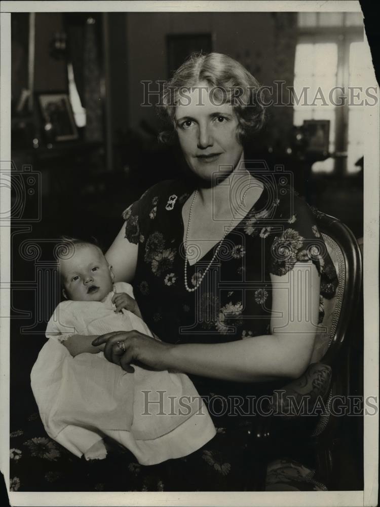 1930 Press Photo Mrs. Patrick Hurley wife of Sec of War & baby Mary - nee70600 - Historic Images