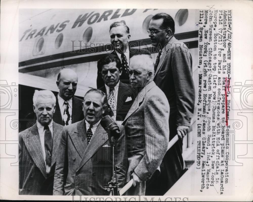 1948 Press Photo Paul G Hoffman and his staff prepare to board a plane for Paris - Historic Images