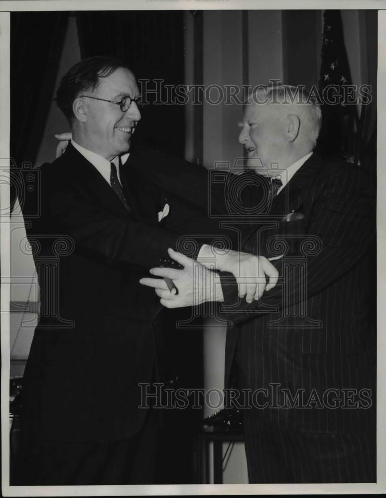 1940 Press Photo Vice President John Nance Garner & Senator Schwellenbach - Historic Images