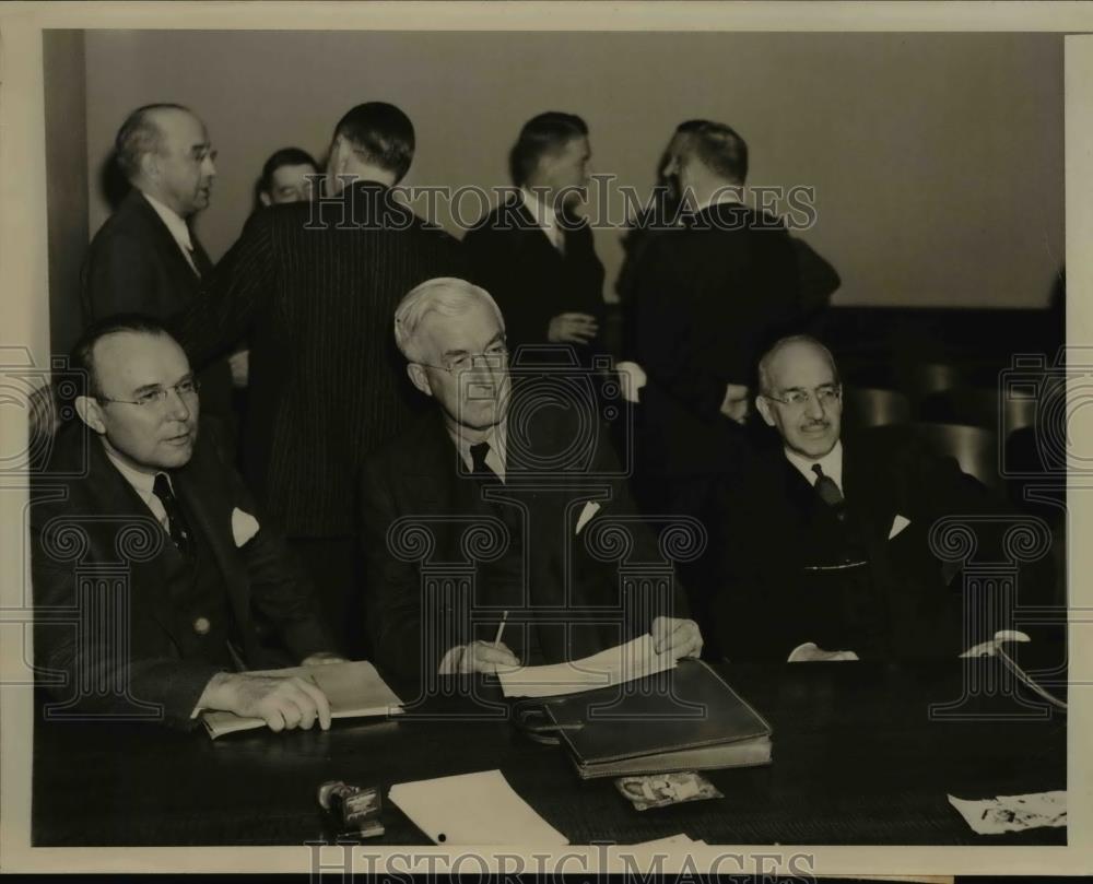 1939 Press Photo Utility heads testify before PSC on gas and power shortage - Historic Images