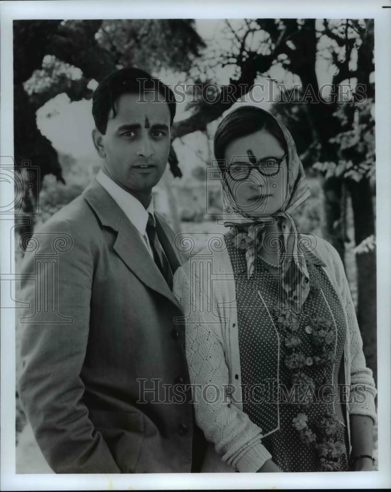 Press Photo Couple poses with marks on their foreheads - cvp59968 - Historic Images