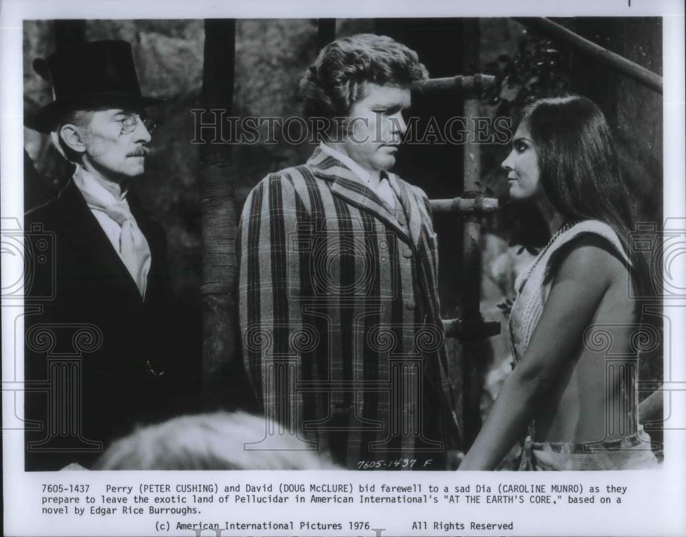 Press Photo Peter Cushing, Doug McClure in At The Earths Care - orp06825 - Historic Images