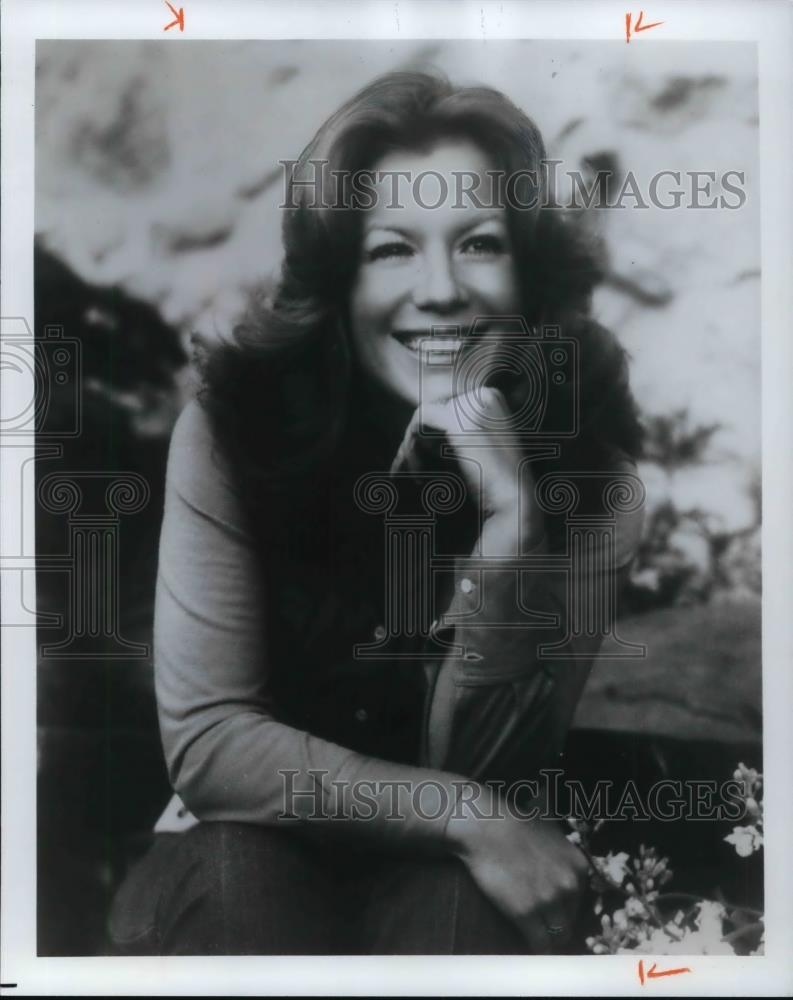 1976 Press Photo Vikki Carr - cva20602 - Historic Images