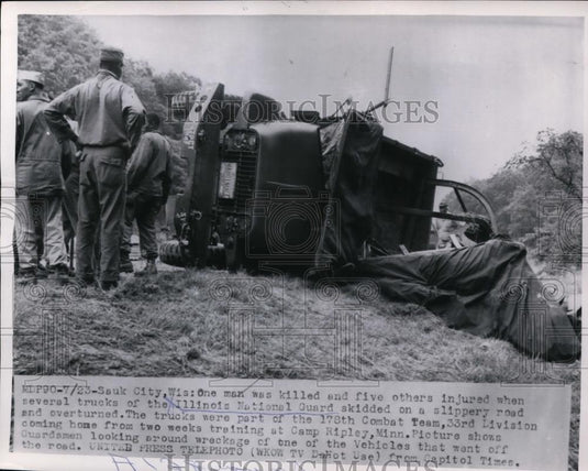 1954 Press Photo Truck of Illinois Natl Guard skidded on a slippery Road - Historic Images