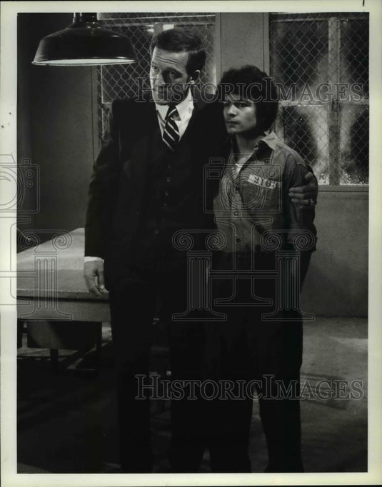 1981 Press Photo Daniel J. Travanti and Panchito Gomez in Hill Street Blues - Historic Images