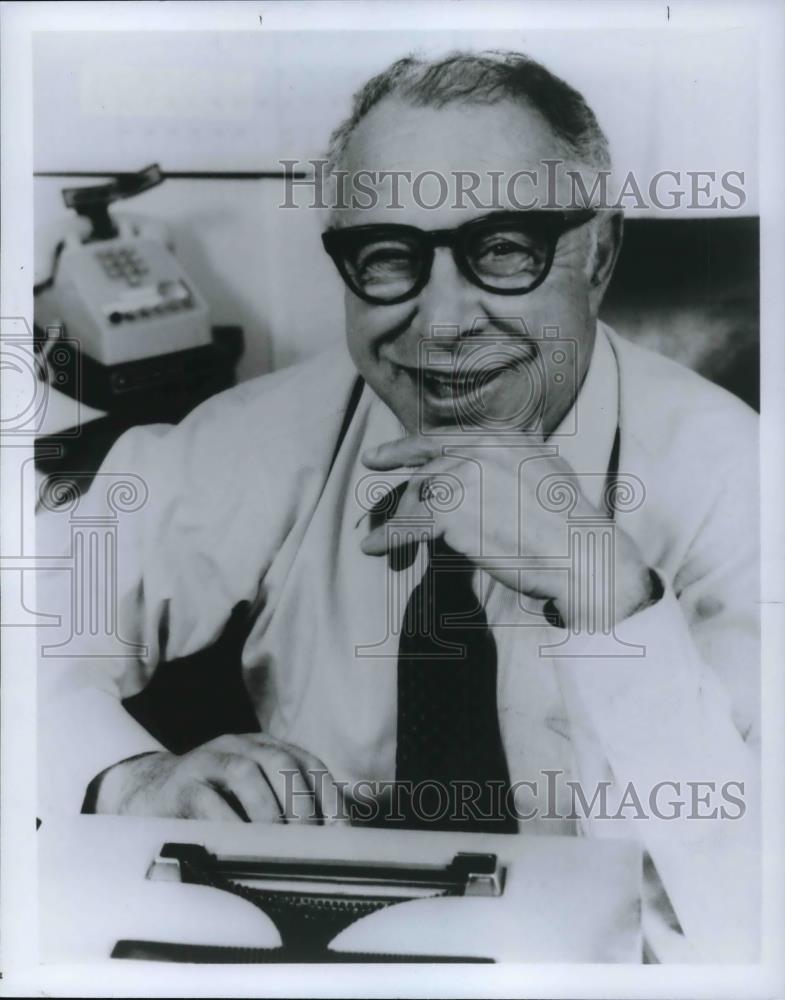 1988 Press Photo Art Buchwald smiles as he pauses - cva20760 - Historic Images