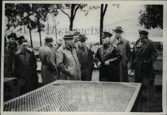 1937 Press Photo Governors Stop to Visit State Experimental Fur and Game Farm - Historic Images