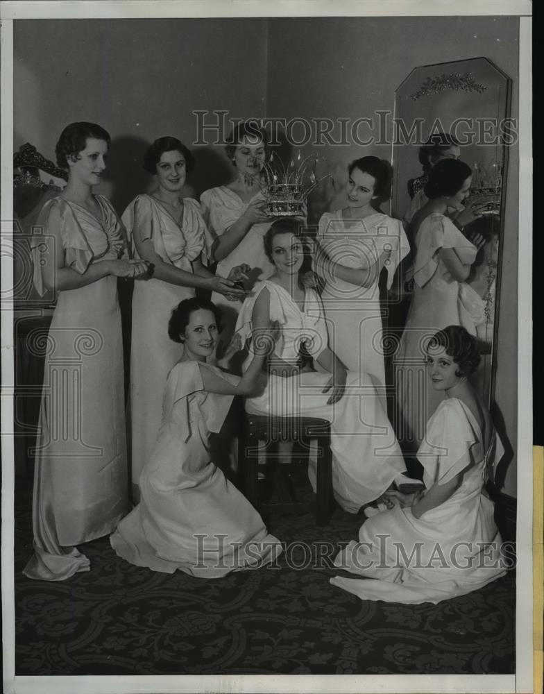 1933 Press Photo Treva Scott Queen of Tournament of Roses with Ladies in Waiting - Historic Images