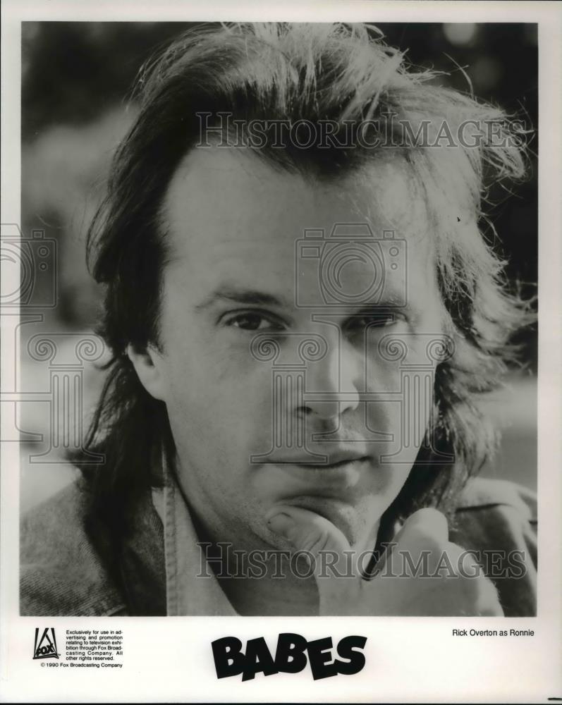 Press Photo Rick Overton stars as Ronnie in Babes - cvp59858 - Historic Images