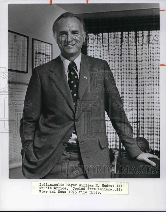 1978 Press Photo Indianapolis Mayor William Hudnut III in his office, 1975 - Historic Images