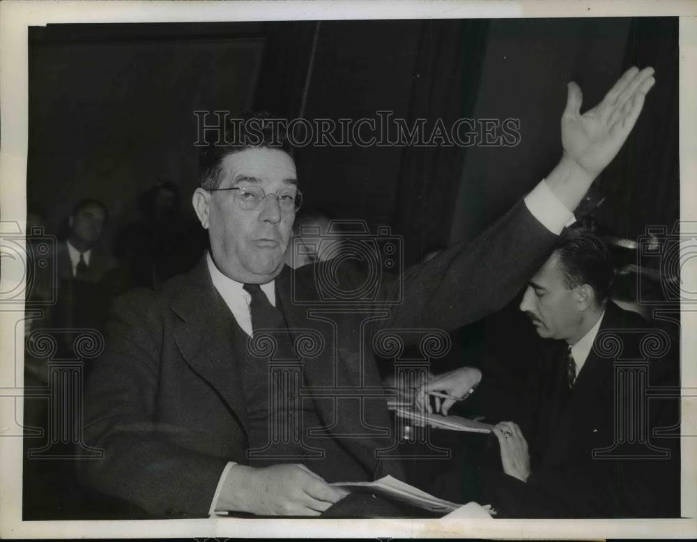 1943 Press Photo Gen. Lindsay Warren Warns Congress About War Contract Control - Historic Images