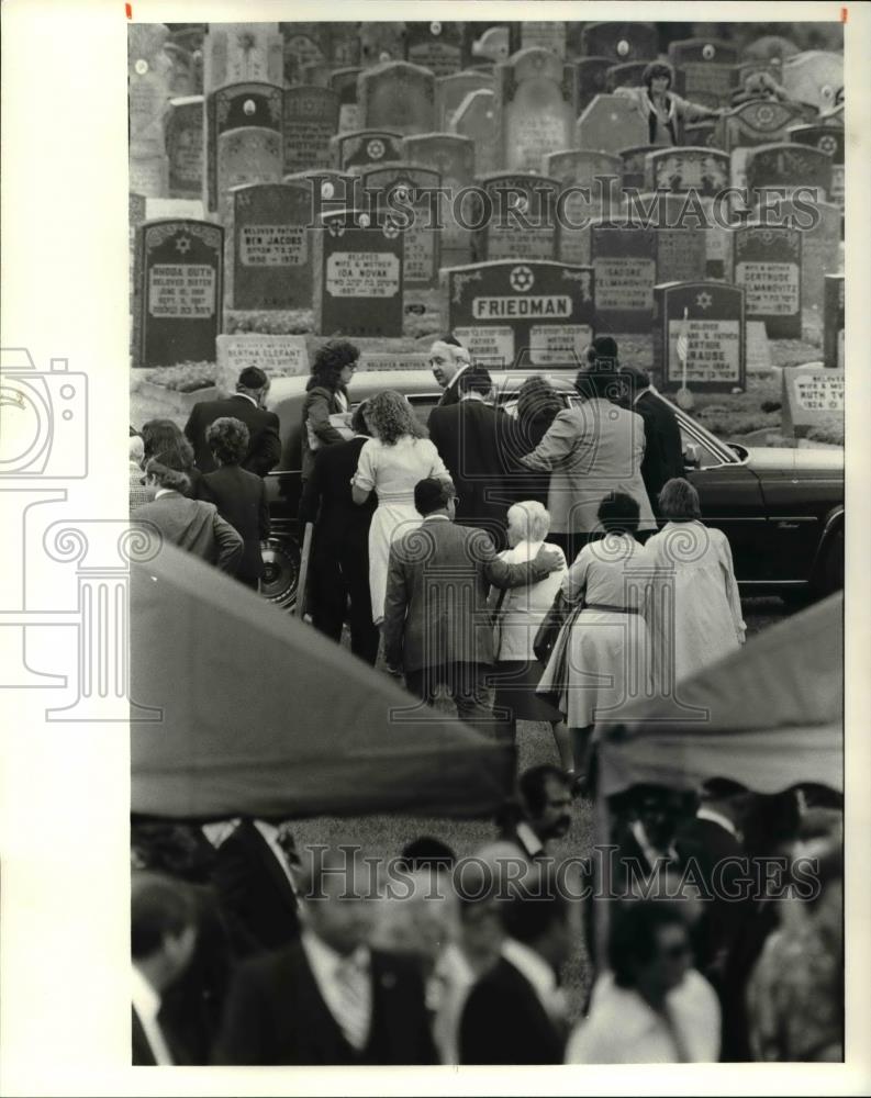 1981 Press Photo Presser family after William Presser memorial service - Historic Images