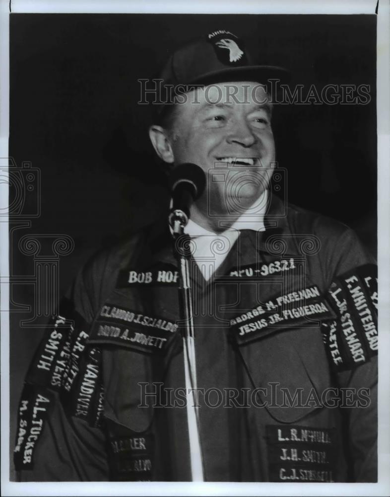 Press Photo Bob Hope&#39;s High-Flying Birthday Extravaganza from Pope Air Base - Historic Images