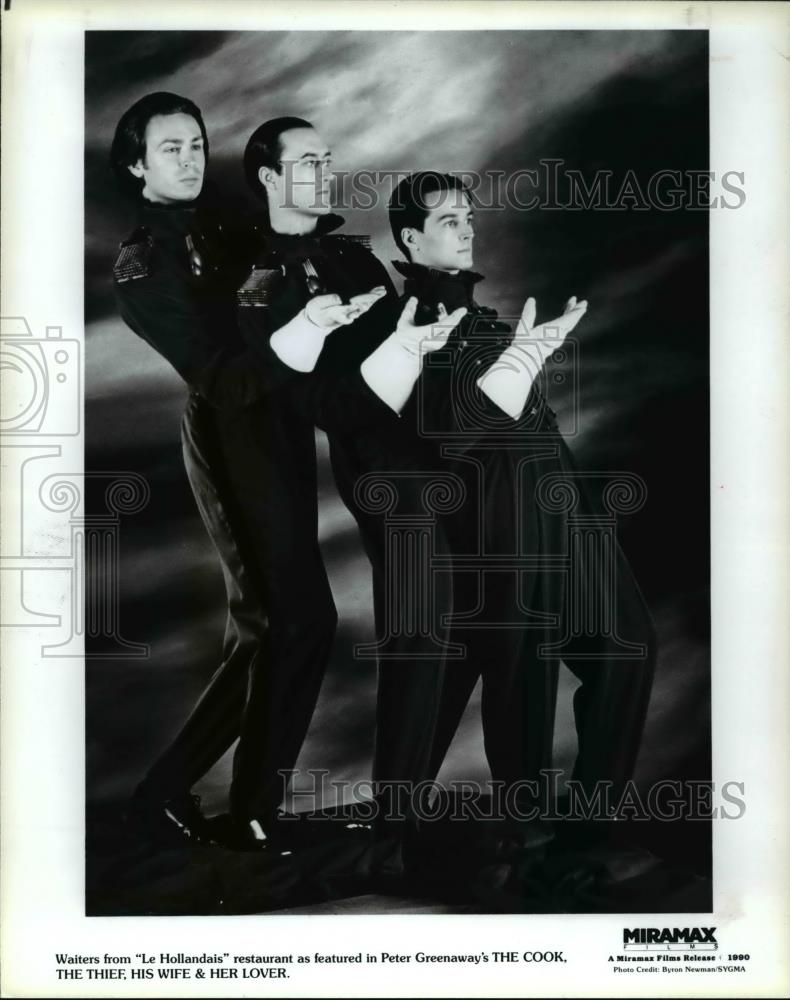 1990 Press Photo Waiters&#39; scene in The Cook, The Thief, His Wife &amp; Her Lover - Historic Images