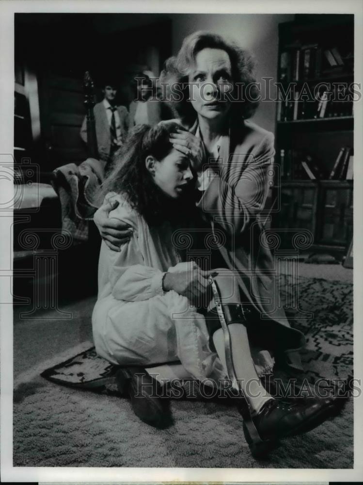 1982 Press Photo Doran Clark, Beatrice Straight & others in King's Crossing - Historic Images