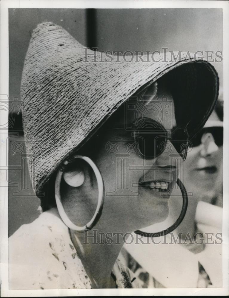 1955 Press Photo Mrs.Betty De Mare at the Winbledon Lawn Tennis Championship - Historic Images