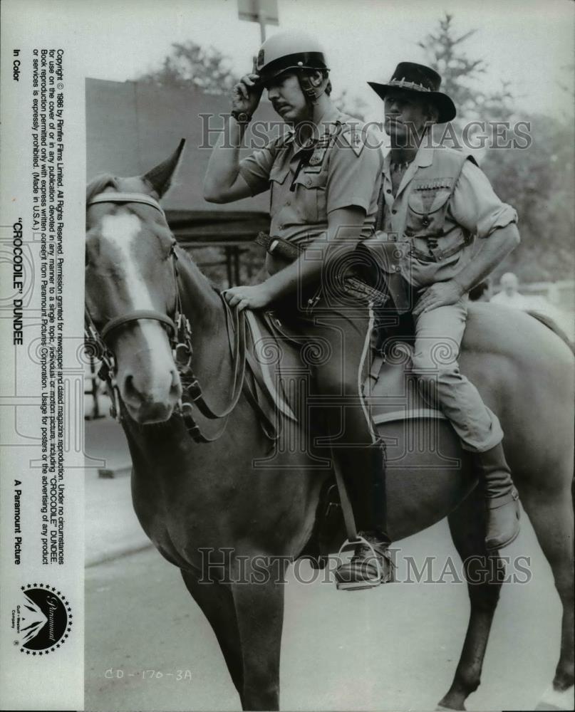 1988 Press Photo Paul Dundee stars in Paramount&#39;s Crocodile Dundee - cvp60331 - Historic Images