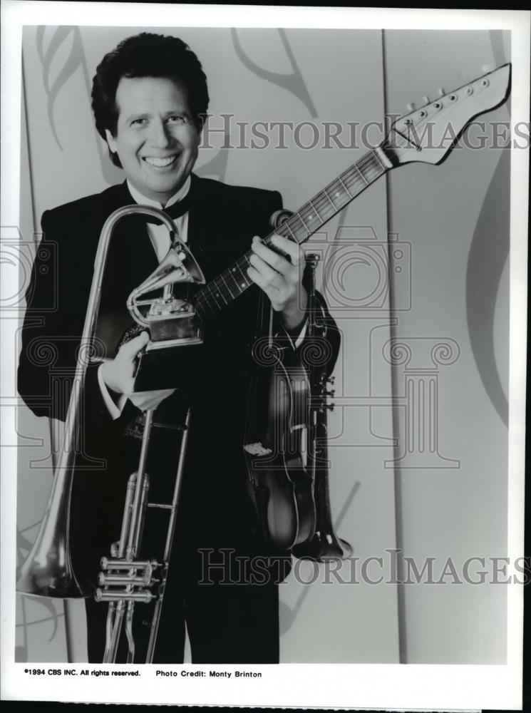 1994 Press Photo Gary Shandling appears at The 36th Annual Grammy Awards - Historic Images