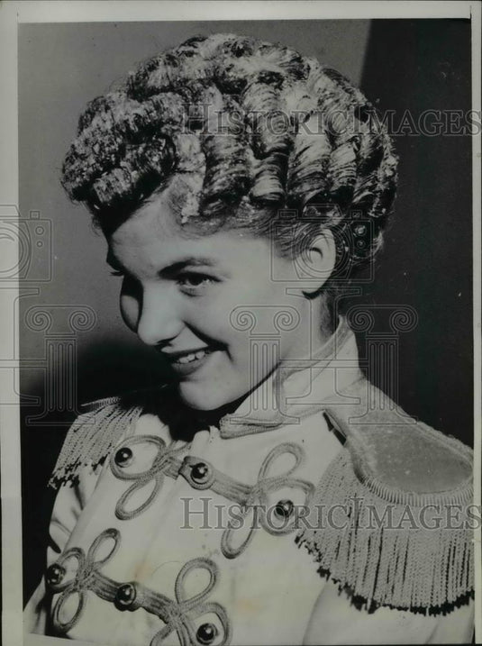 1941 Press Photo Audrey Corley Queen of AC and Refrigeration Exhibition, Chicago - Historic Images