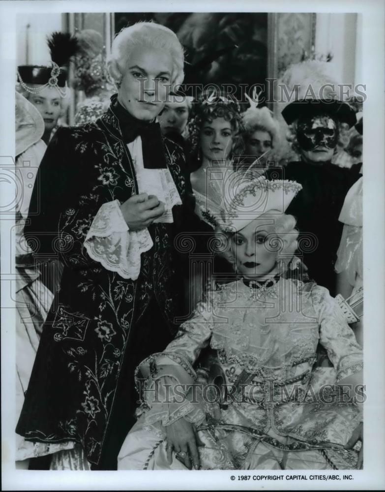 1987 Press Photo Faye Dunaway stars with Richard Chamberlain in Casanova - Historic Images