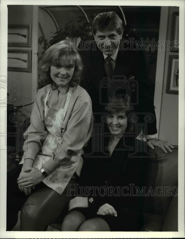 1987 Press Photo Jane Curtin, Joe Namath & Susan Saint James in "Kate & Allie" - Historic Images