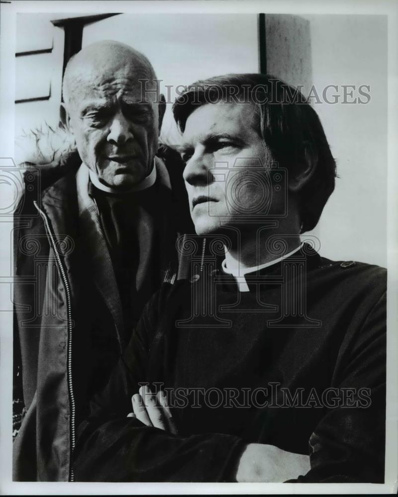 Press Photo Dean Jagger and Tom Courtenay in I Heard The Owl Call My Name - Historic Images