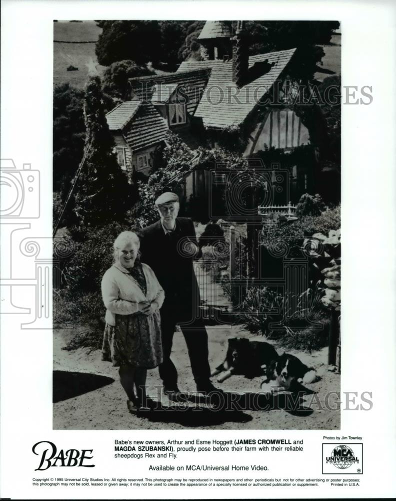 1996 Press Photo James Cromwell & Magda Szubanski in "Babe" - cvp59304 - Historic Images