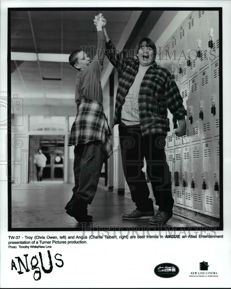 Press Photo Chris Owen & Charlie Talbert play as best friends in "Angus" - Historic Images