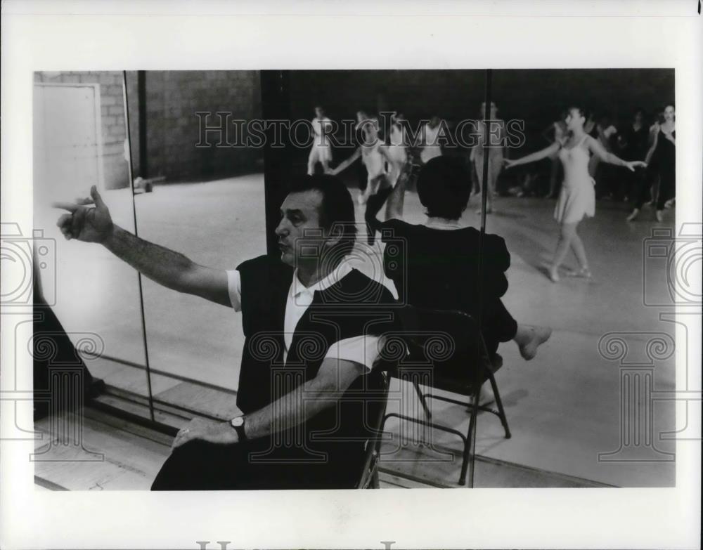 1992 Press Photo Oleg Briansky, The Universal Ballet Academy associate director - Historic Images