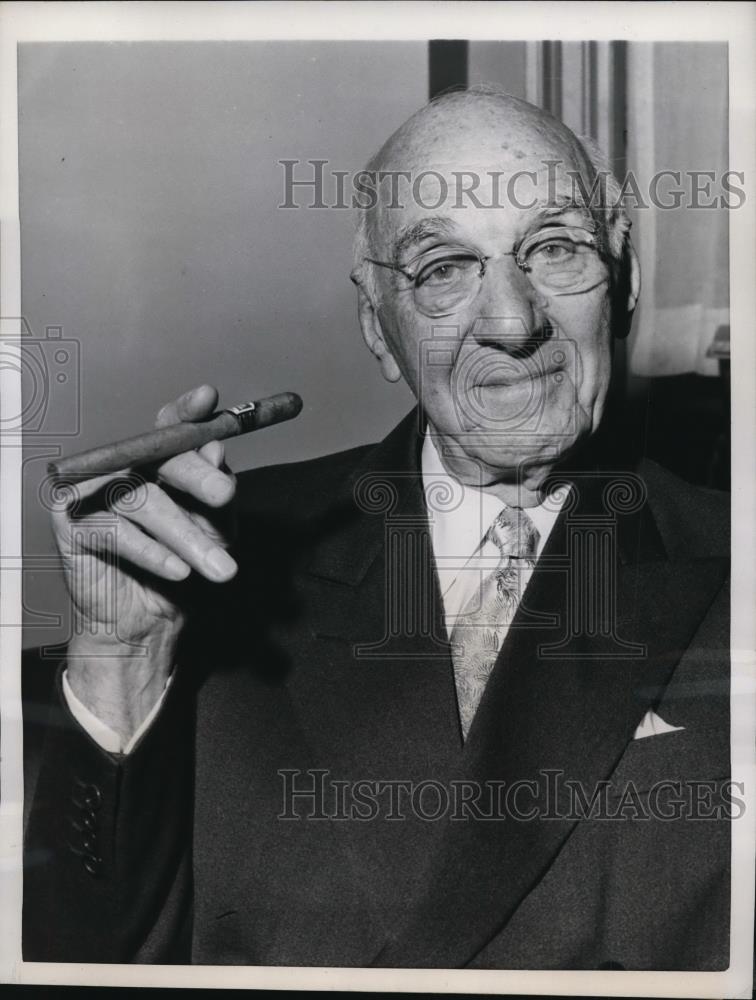 1957 Press Photo Dr. Victor C. Heiser - nef35423 - Historic Images