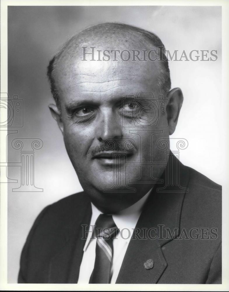 1993 Press Photo James Hollansworth, Space Electronics Division at NASA Center - Historic Images