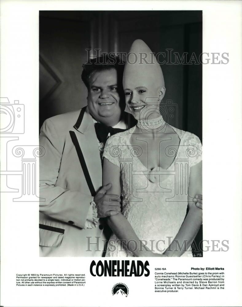 1994 Press Photo Michelle Burke & Chris Farley in Paramount's "Coneheads" - Historic Images