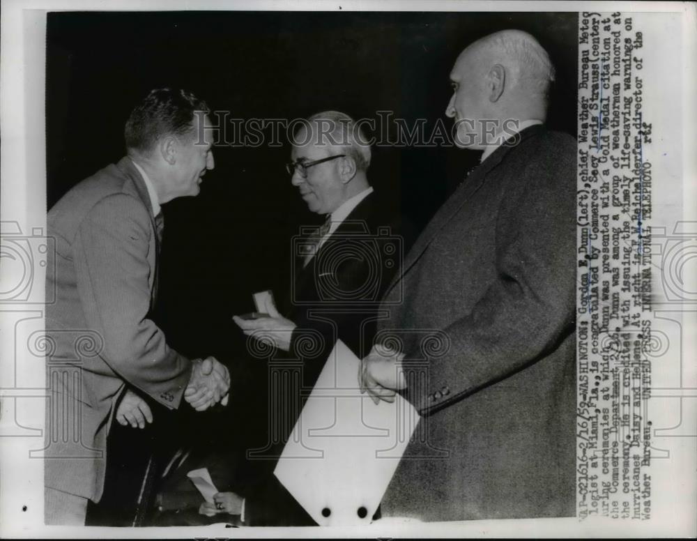 1959 Press Photo Dunn congratulated by Strauss during ceremonies - nef39853 - Historic Images