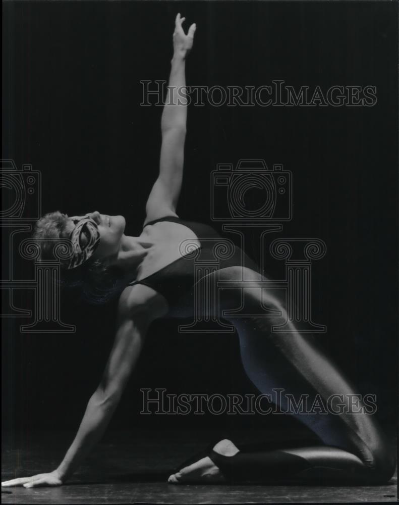 1983 Press Photo Jacqueline Chinchar in &quot;Tiger Moths&quot; - cva20458 - Historic Images