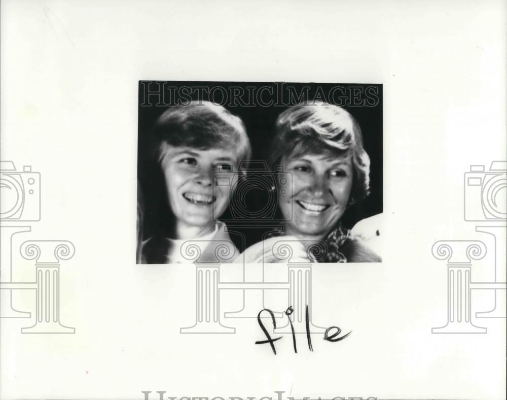 1984 Press Photo Dorothy Kazel and her sister in law Dorothy Kazel - cva21665 - Historic Images