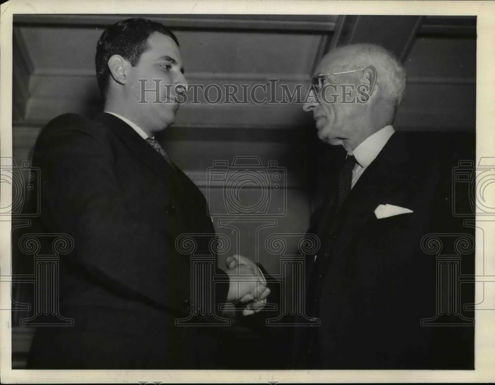 1936 Press Photo Juan Jose Martinez-Lacayo Greeting Uncle Gabriel Martinez - Historic Images