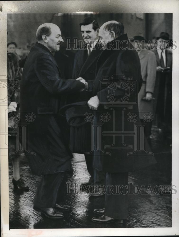 1941 Press Photo Clement R. Attlee Greeted by British Officials @ London Airport - Historic Images