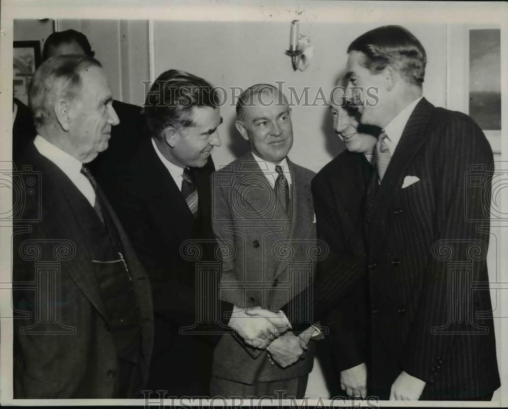 1938 Press Photo Anthony Eden of Great Britain Greeted by President&#39;s Cabinet - Historic Images